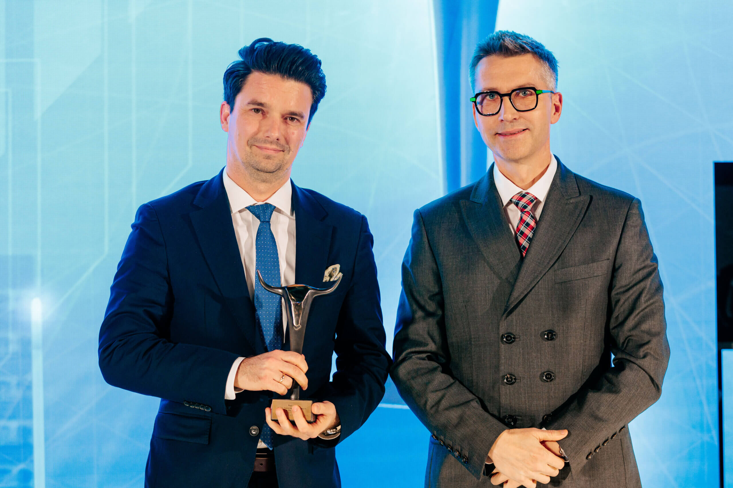 Filip Kaczmarzyk Członek Zarządu XTB odbiera nagrodę GPW